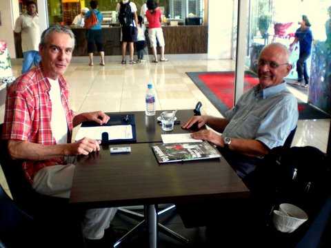 Bert Boelaars (links) en Guus van Bladel in Singapore