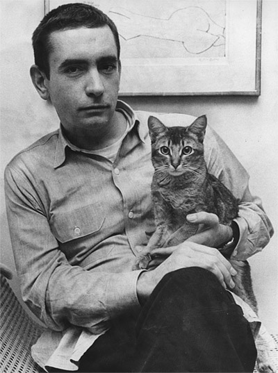 Edward Albee met kat, in 1963