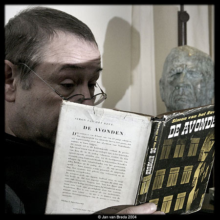 Rene Mootz leest in zijn versie van De Avonden (eerste druk)